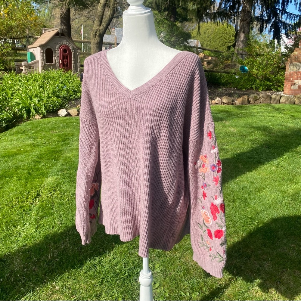 ❌sold mercari❌ American eagle mauve sweater embroidered flowers sleeves V neck - Picture 3 of 9